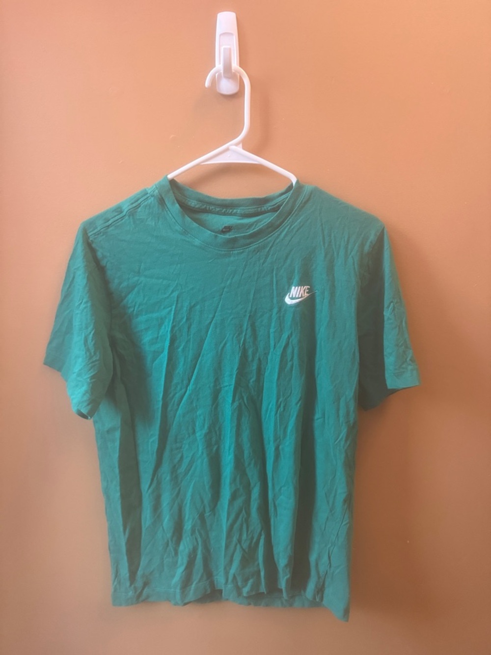 Men's Size M Green Short-Sleeve Crewneck Tee with White Swoosh